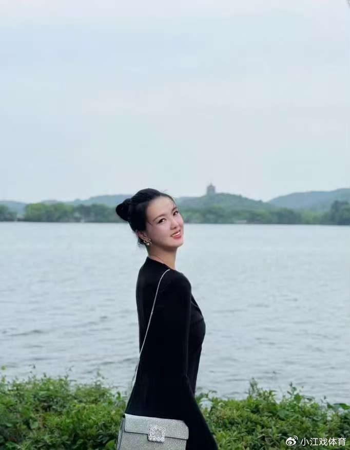 跳手势舞,张常宁秀身材,颜值飙升,新岗位曝光,退役生子悬念揭晓