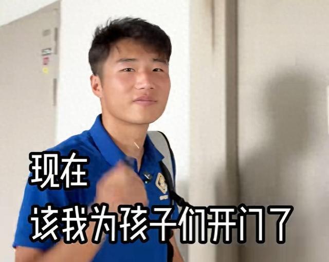 万博体育客户端下载-薪火相传,苏超射手王高驰:现在该我为孩子们开门了