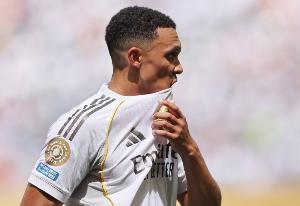 体育社区-仍需努力…阿诺德西甲首秀1被过&多项防守数据挂0,队内评分最低