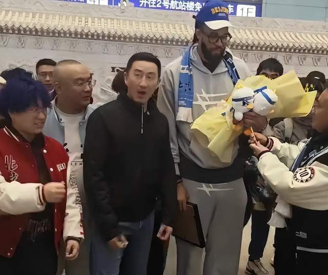 万博体育移动版-38岁内线强援抵达北京,联手周琦,补齐短板,许利民冲总冠军稳了