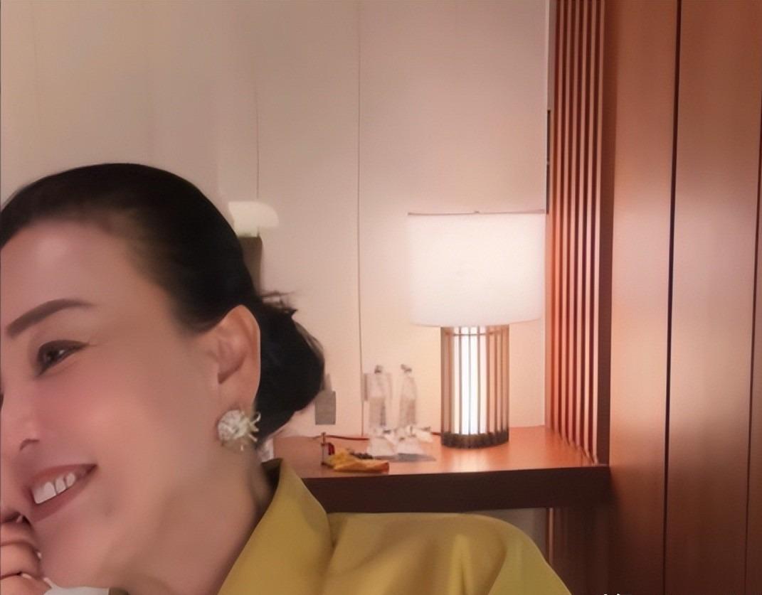 母子俩又杠上了!张兰生气离台不受儿子待见,吐槽汪大爷不管小菲